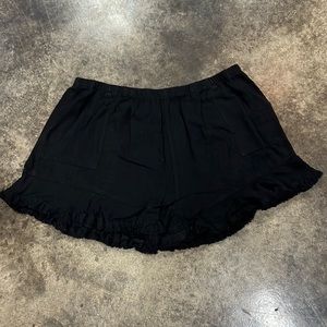 Umgee Linen Black Frayed Hem Shorts - New